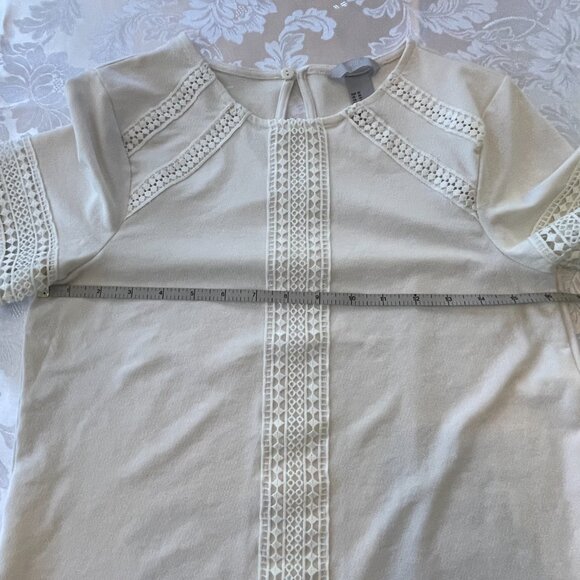 White short sleeve top with lace detailing in size XS - Picture 7 of 8